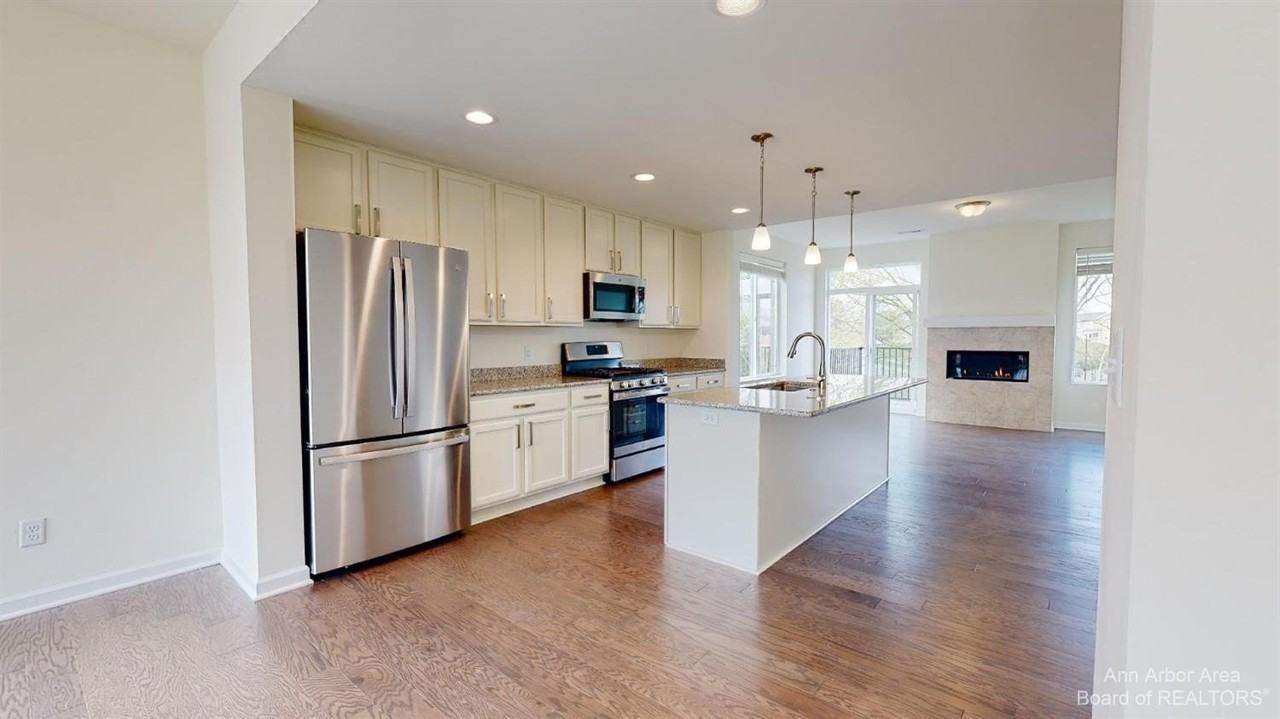 2725 Bristol Ridge Dr - Photo 4 of 33