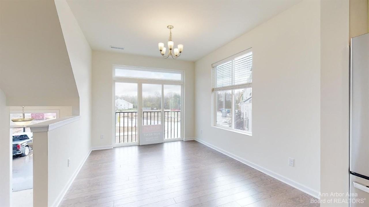 2725 Bristol Ridge Dr - Photo 5 of 33