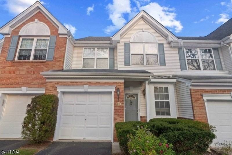 137 Stratford Dr - Photo 2 of 19