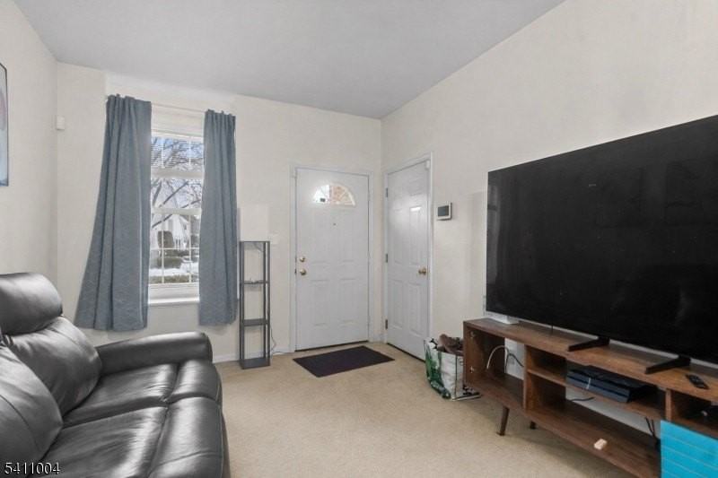 137 Stratford Dr - Photo 4 of 19