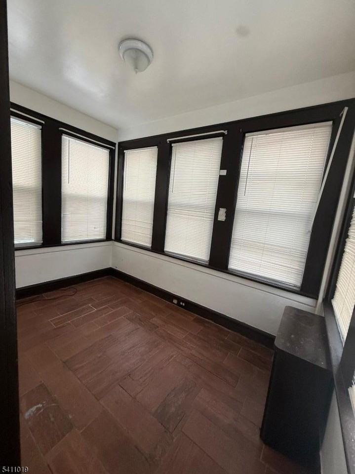 488 Stuyvesant Ave #1 - Photo 3 of 9