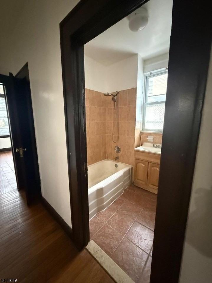 488 Stuyvesant Ave #1 - Photo 6 of 9