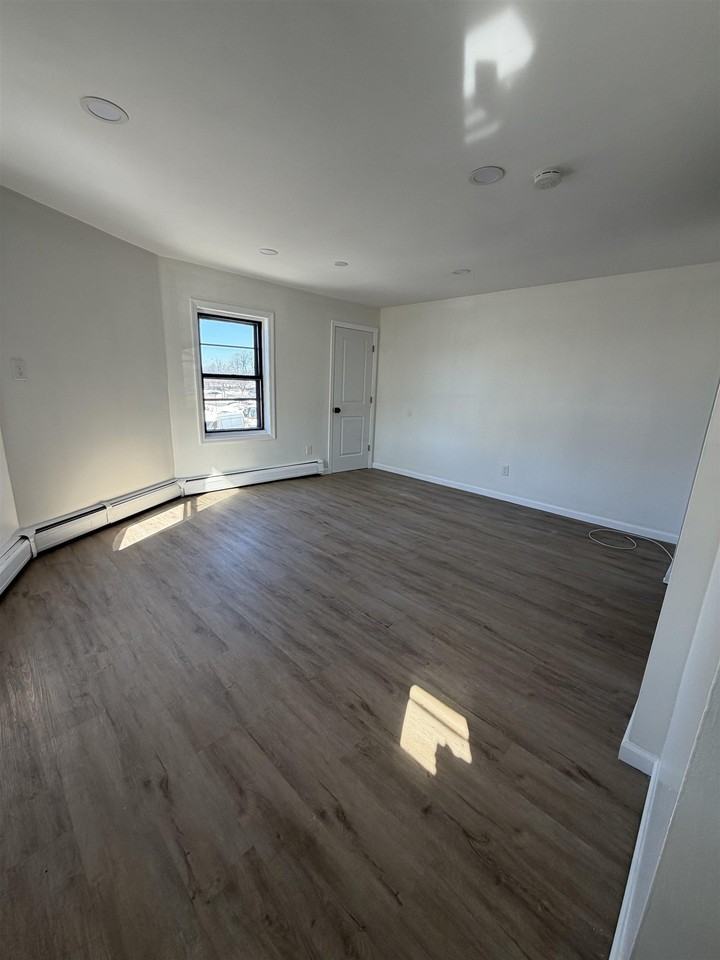 1400 Kennedy Blvd #2 - Photo 4 of 8