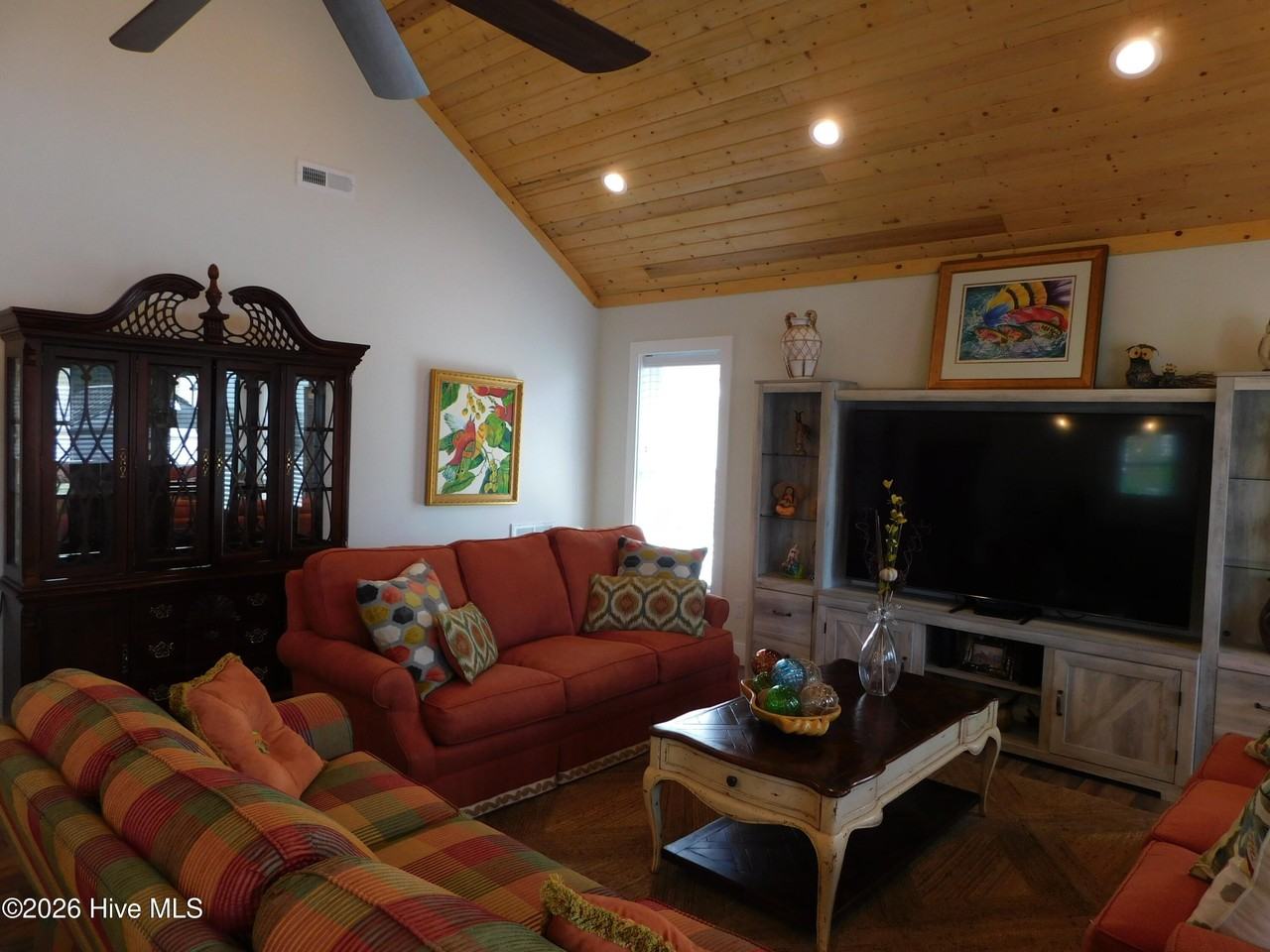 1527 Front St Unit B #B - Photo 3 of 10