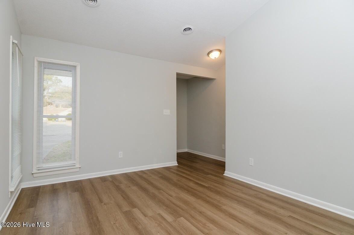 735 Varsity Dr - Photo 2 of 19