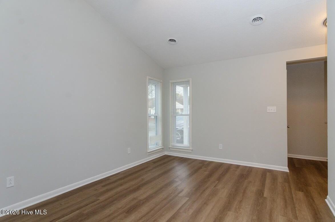 735 Varsity Dr - Photo 3 of 19