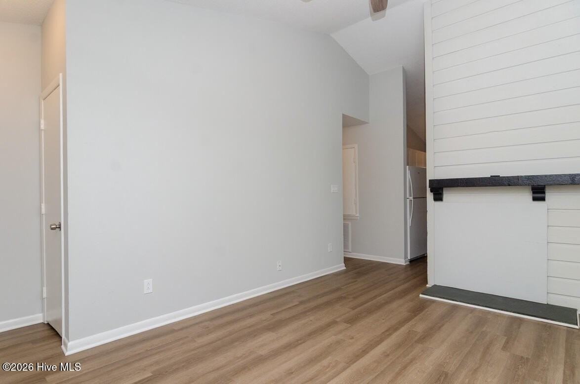 735 Varsity Dr - Photo 4 of 19