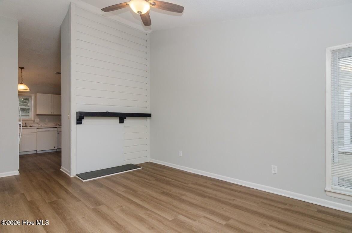 735 Varsity Dr - Photo 5 of 19