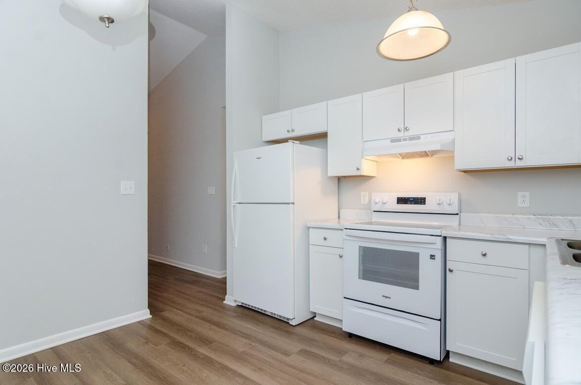 735 Varsity Dr - Photo 7 of 19