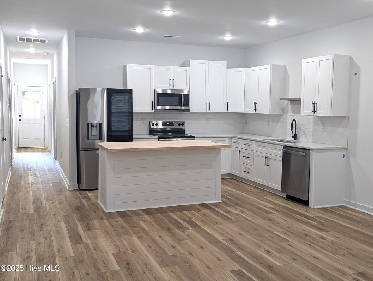 1009 High Point Ave - Photo 3 of 15