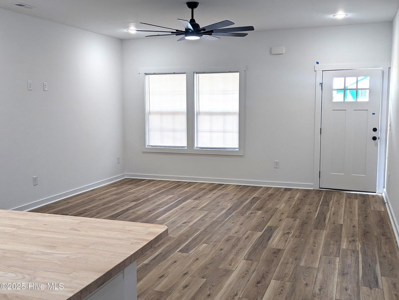 1009 High Point Ave - Photo 5 of 15