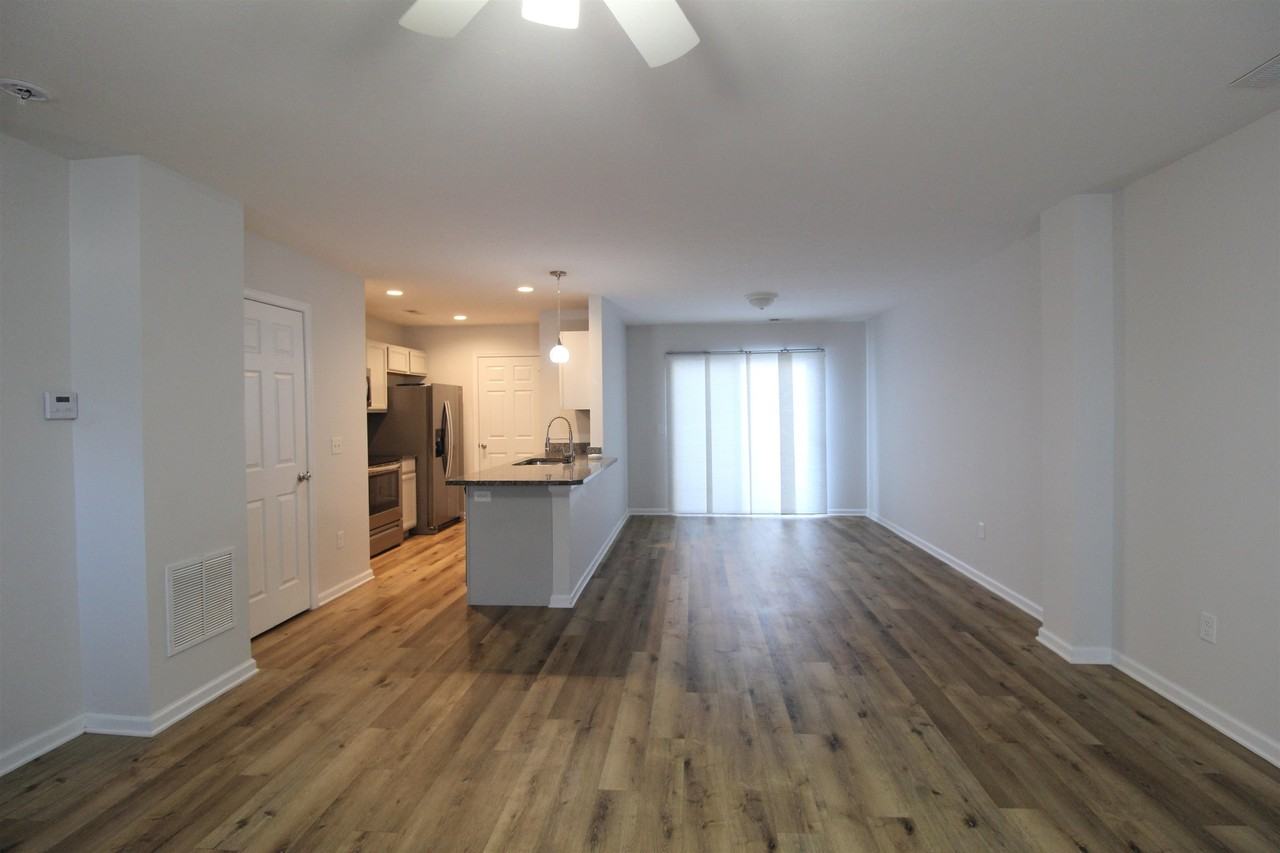 2941 Locust Grove Ct - Photo 2 of 20