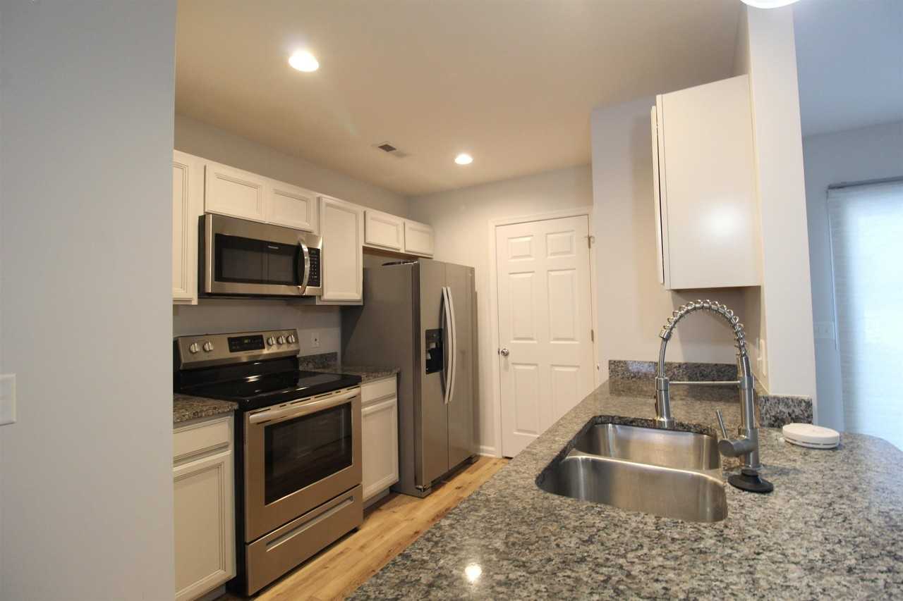 2941 Locust Grove Ct - Photo 3 of 20