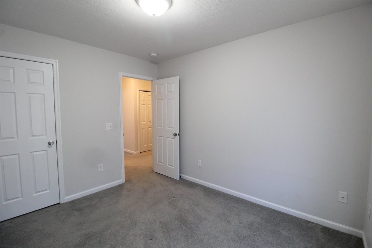 2941 Locust Grove Ct - Photo 6 of 20