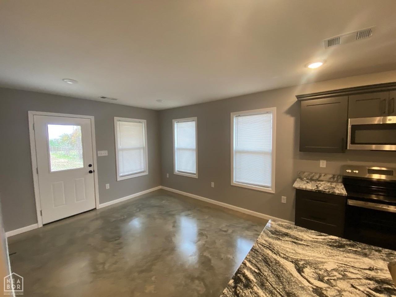 2011 Maurice St - Photo 3 of 13