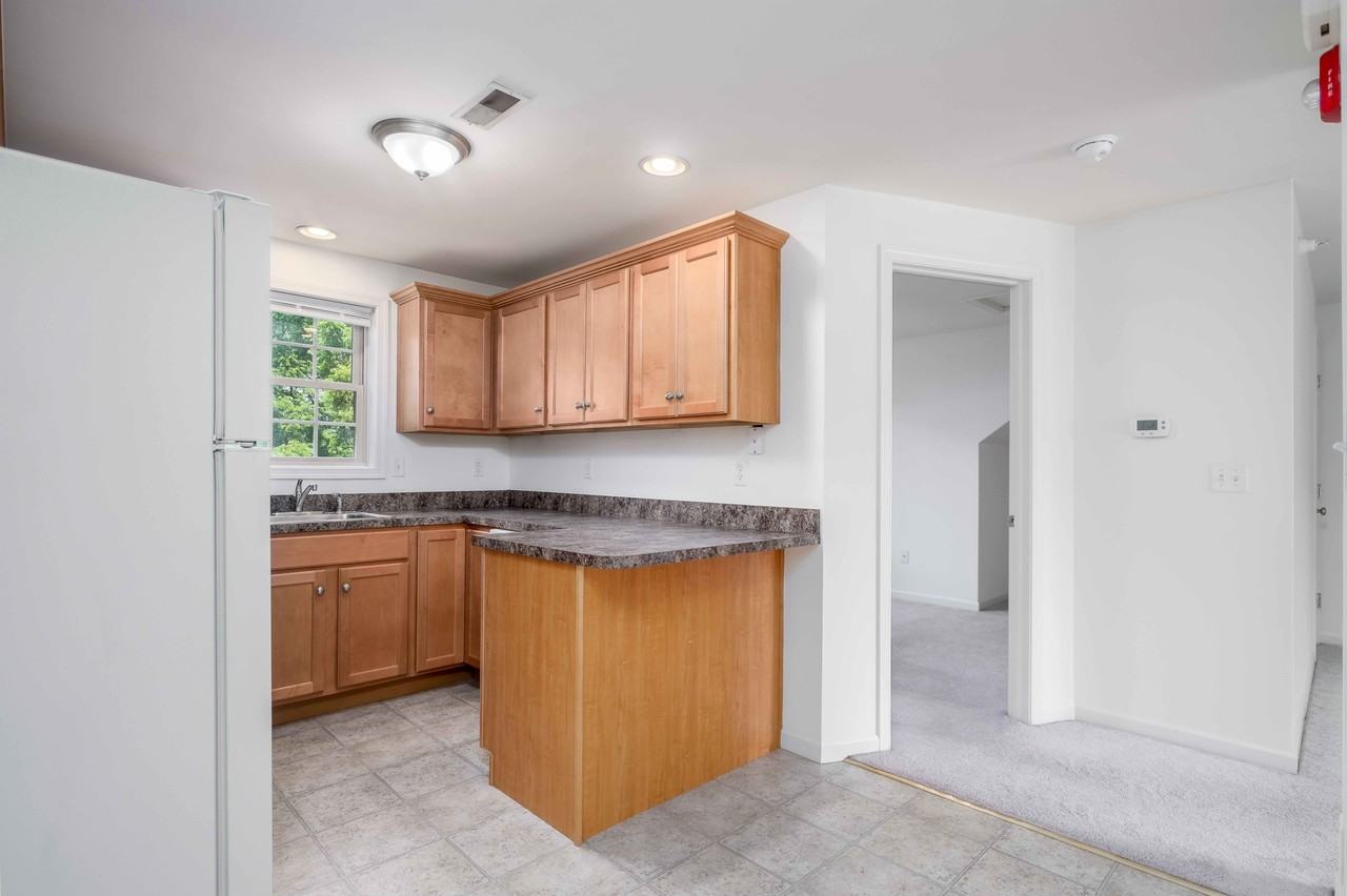 184 Hampden Dr - Photo 2 of 6