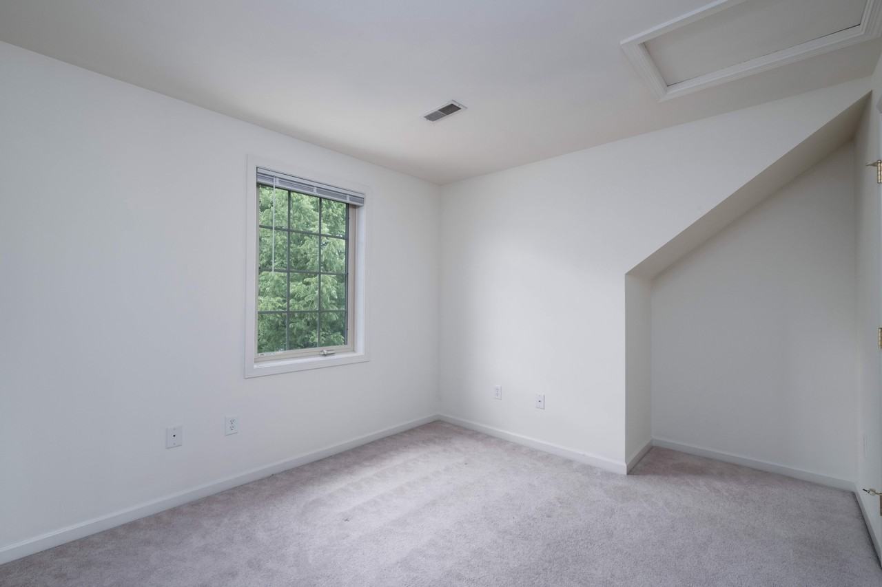 184 Hampden Dr - Photo 6 of 6