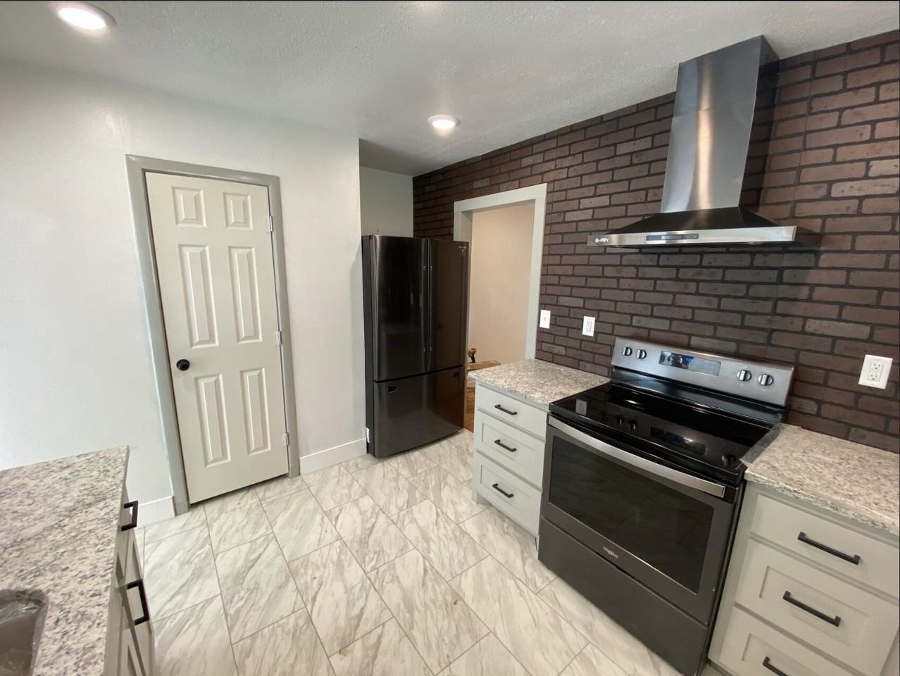 1011 Walnut St - Photo 3 of 20