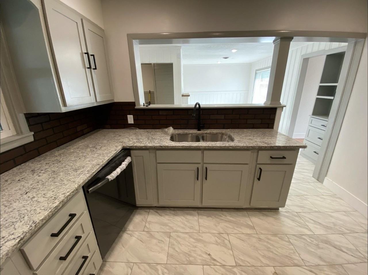 1011 Walnut St - Photo 4 of 20