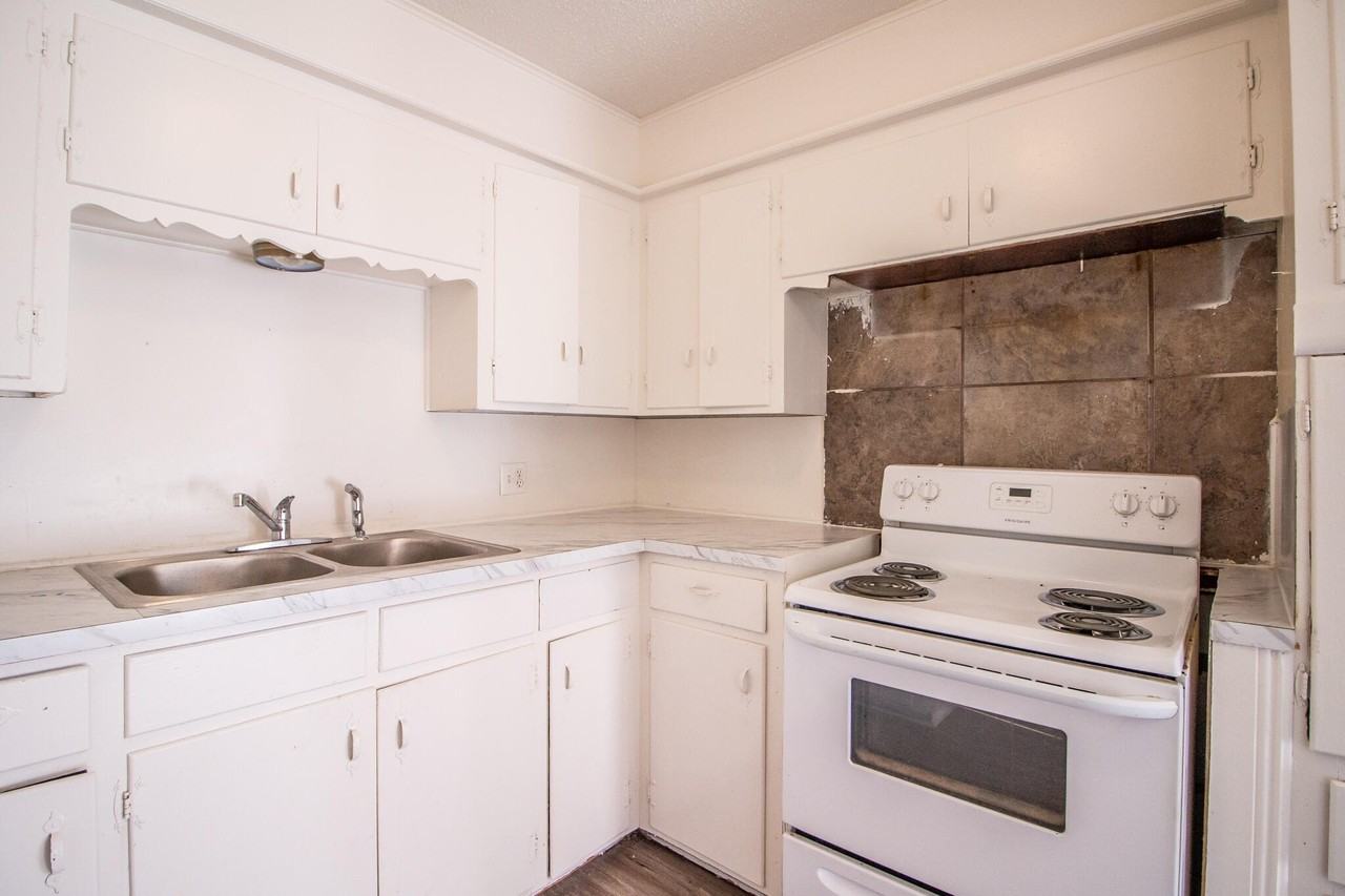 1921 73rd St - Photo 5 of 13