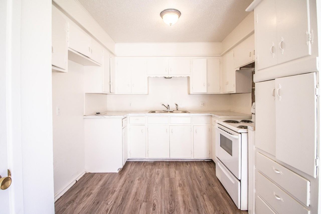 1921 73rd St - Photo 7 of 13