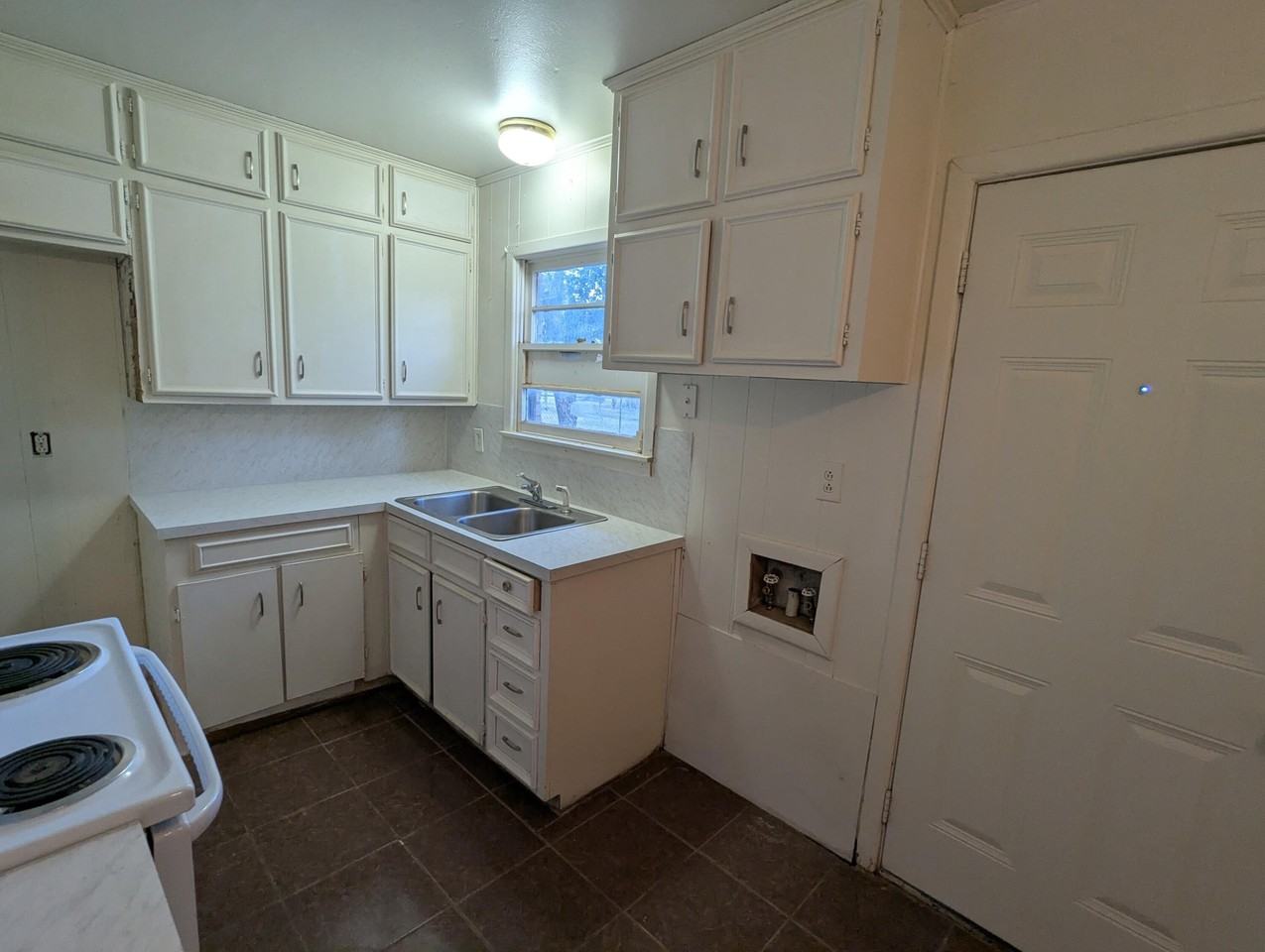 2104 E 29th St - Photo 6 of 15