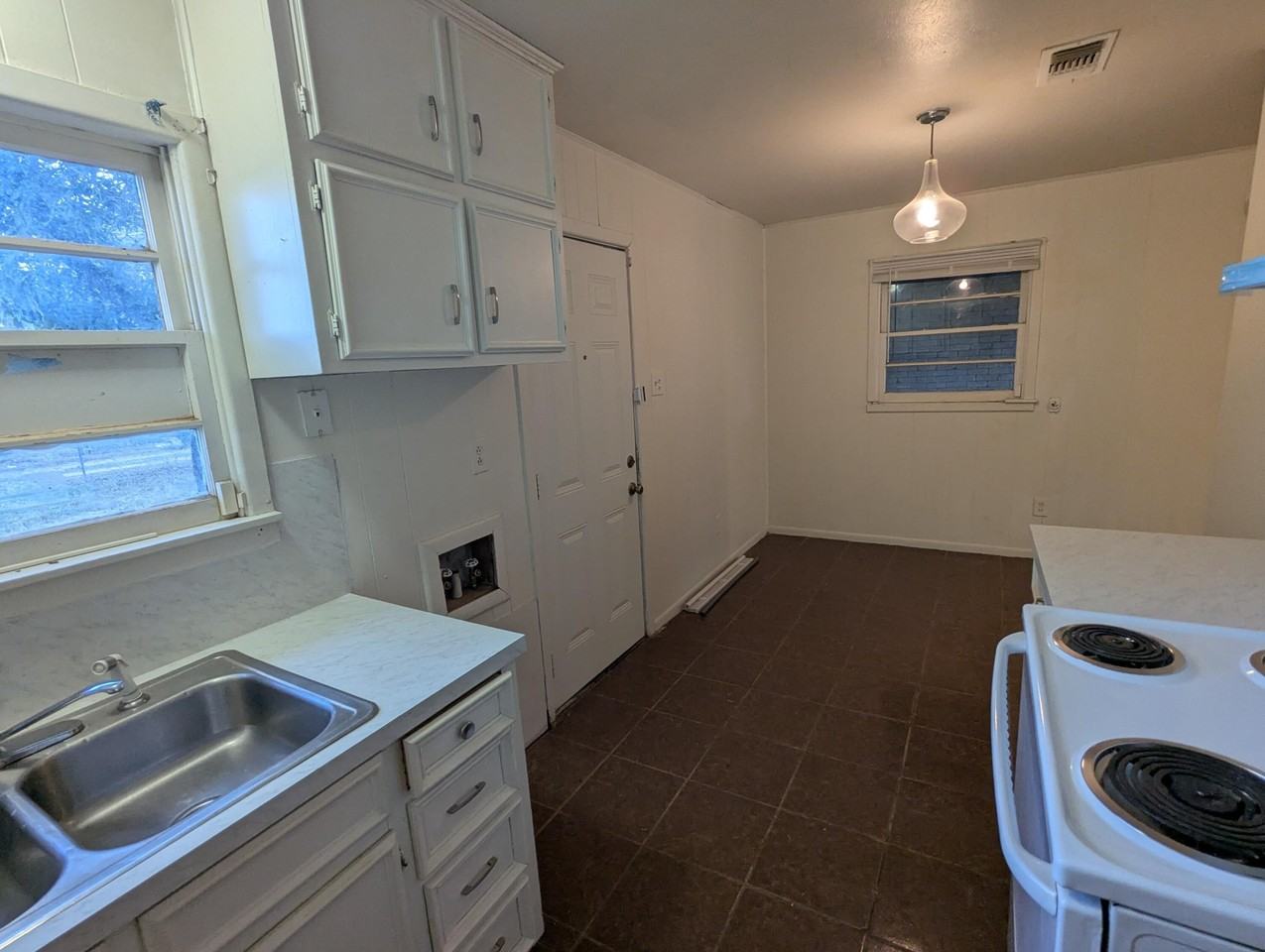 2104 E 29th St - Photo 7 of 15