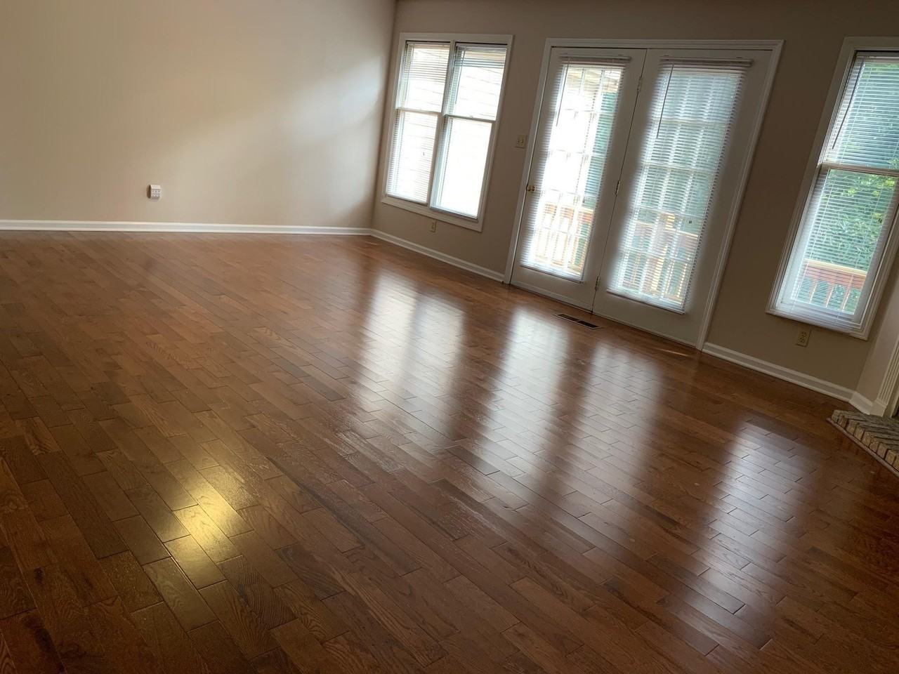 3499 Lakeside Ct - Photo 5 of 18