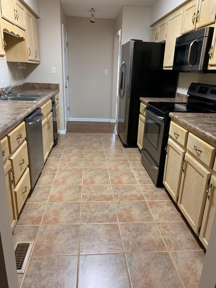 3499 Lakeside Ct - Photo 7 of 18