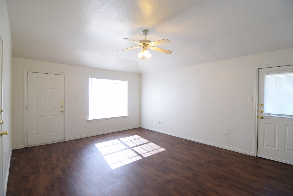 402 W St John Ave #A - Photo 4 of 16