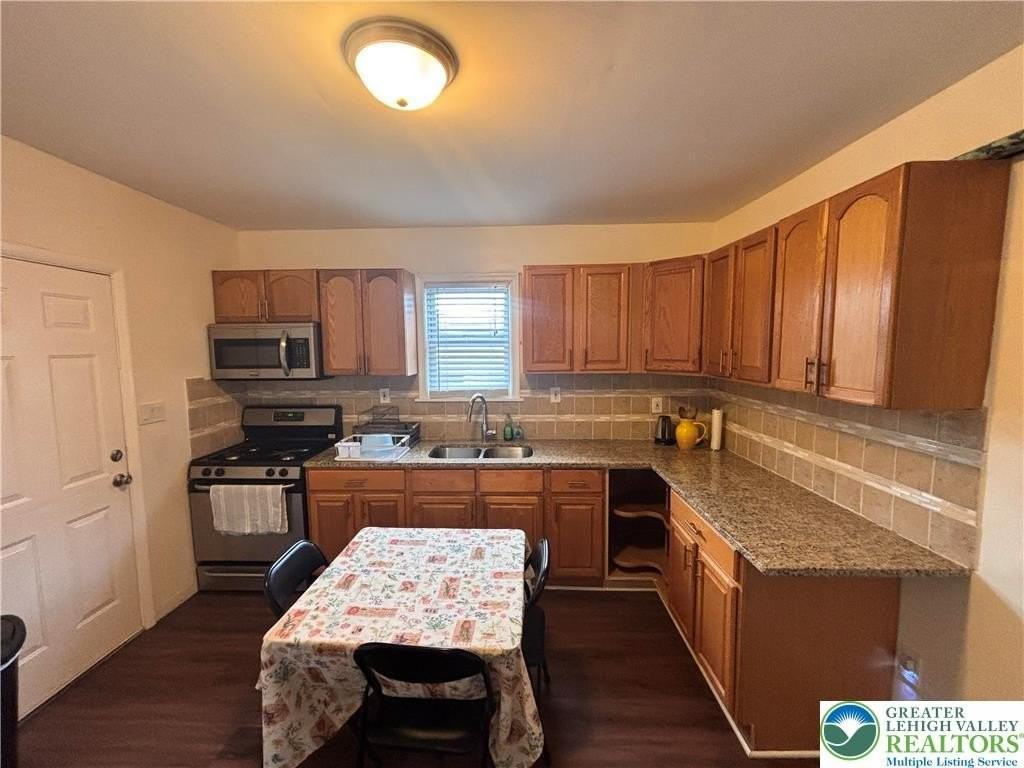 1167 E 3rd St - Photo 5 of 15