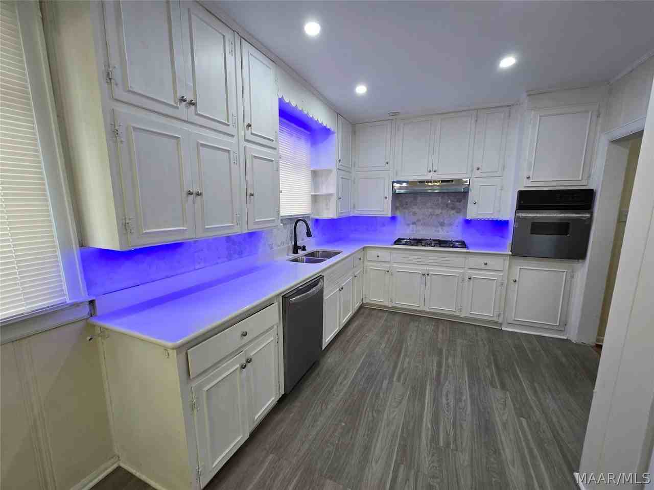 2036 Gorgas St - Photo 4 of 24