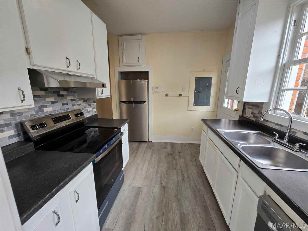 1938 Gorgas St - Photo 2 of 21