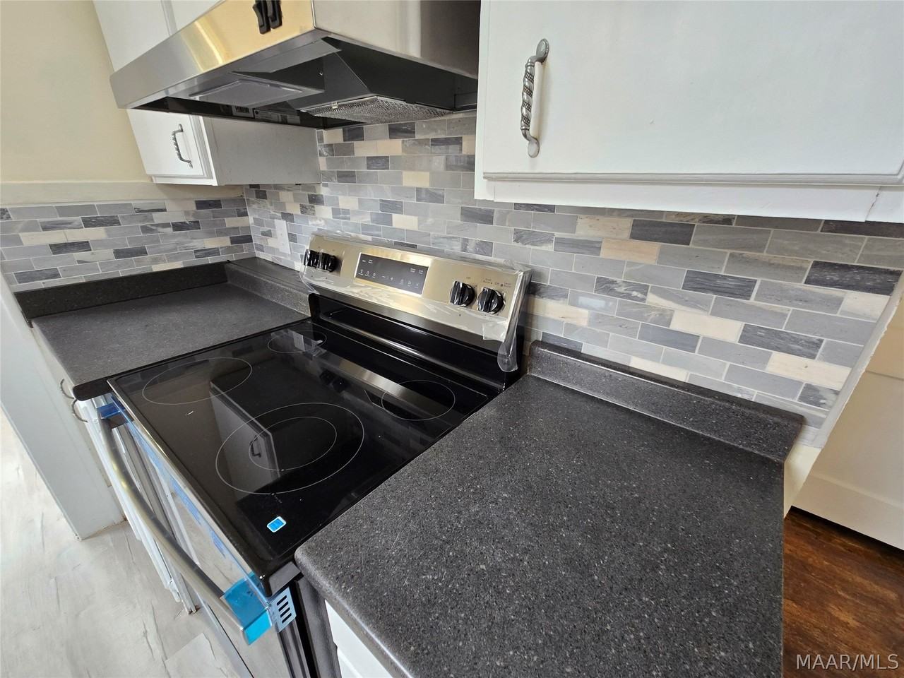 1938 Gorgas St - Photo 3 of 21