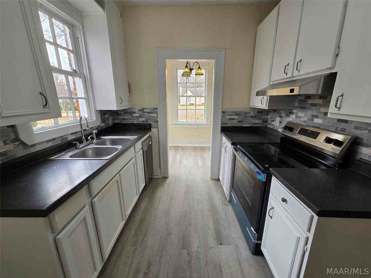 1938 Gorgas St - Photo 4 of 21