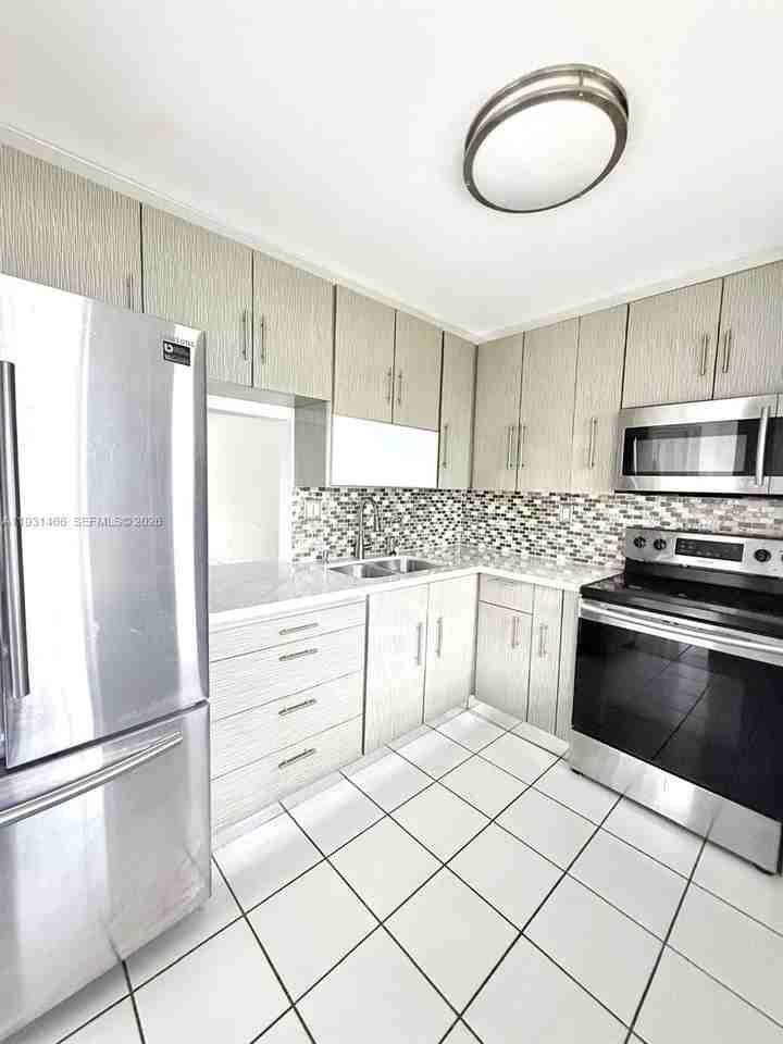 1601 Ne 191st St #B113