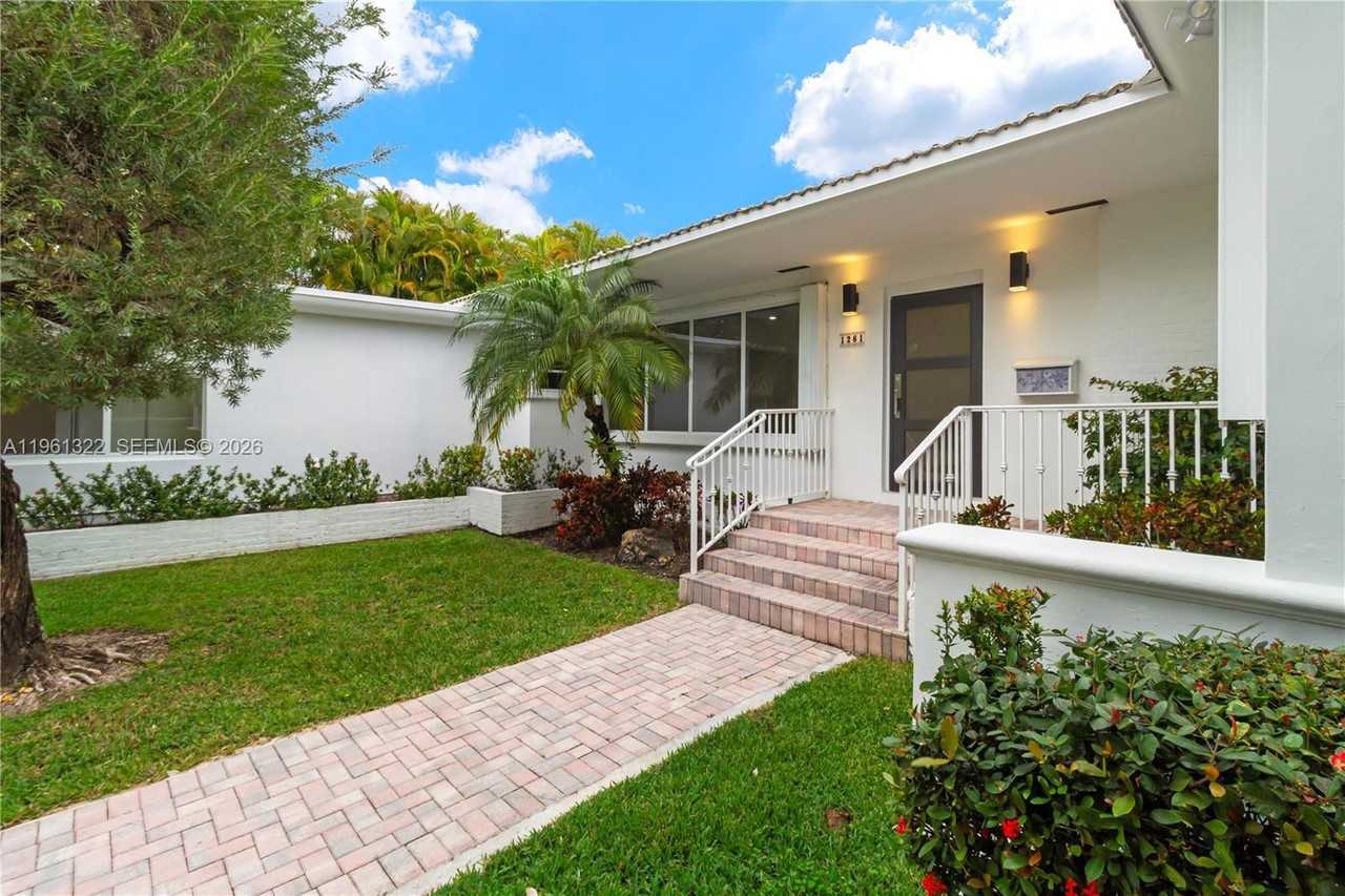 1261 Ne 98th St #SFH - Photo 2 of 8