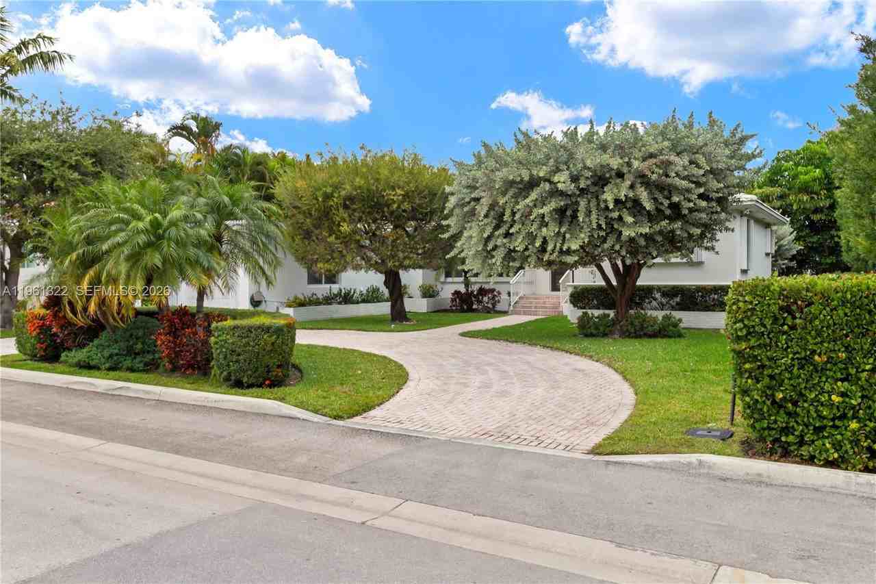 1261 Ne 98th St #SFH - Photo 4 of 8