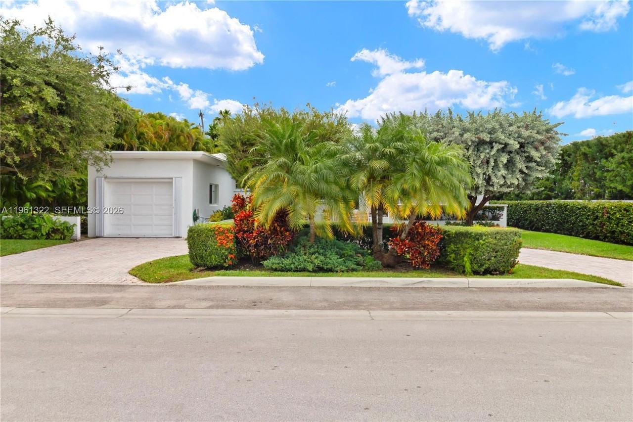 1261 Ne 98th St #SFH - Photo 5 of 8