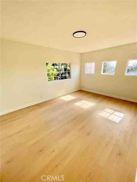 5320 N Muscatel Ave - Photo 2 of 3