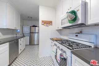 2422 Abbot Kinney Blvd - Photo 3 of 8