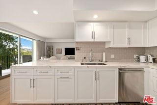 818 N Doheny Dr #401 - Photo 3 of 8