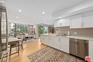 818 N Doheny Dr #401 - Photo 4 of 8