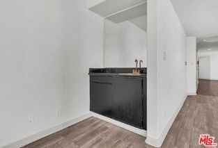 131 N Croft Ave #401 - Photo 3 of 8