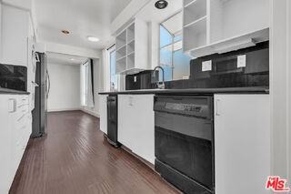 131 N Croft Ave #401 - Photo 5 of 8