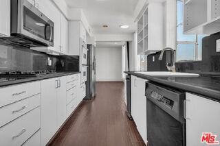 131 N Croft Ave #401 - Photo 7 of 8