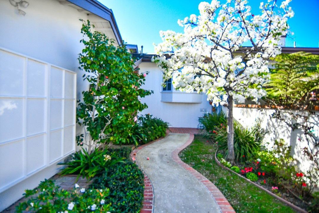 4 White Water Dr - Photo 2 of 8