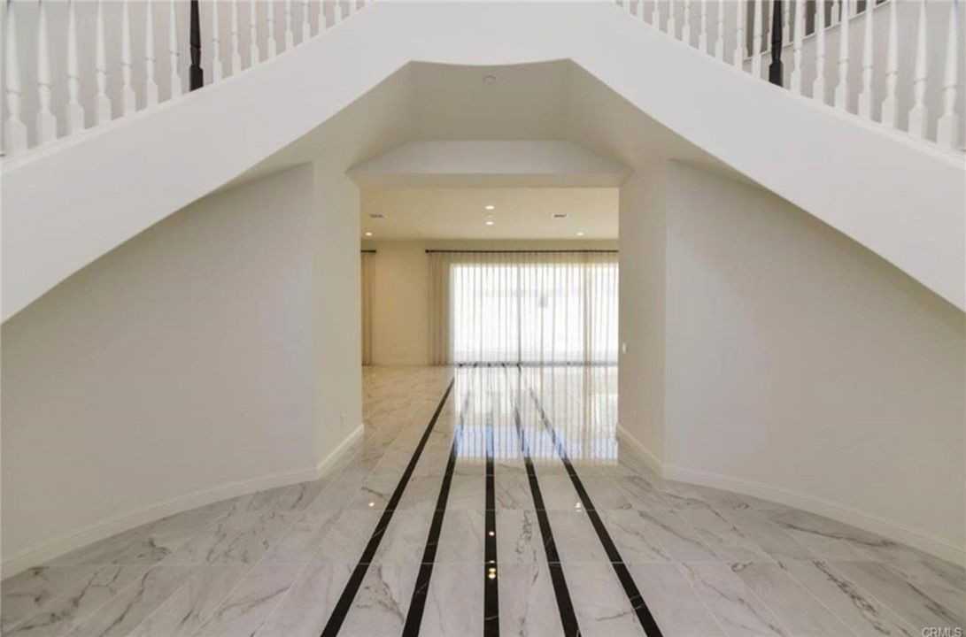 105 Spacial - Photo 3 of 8