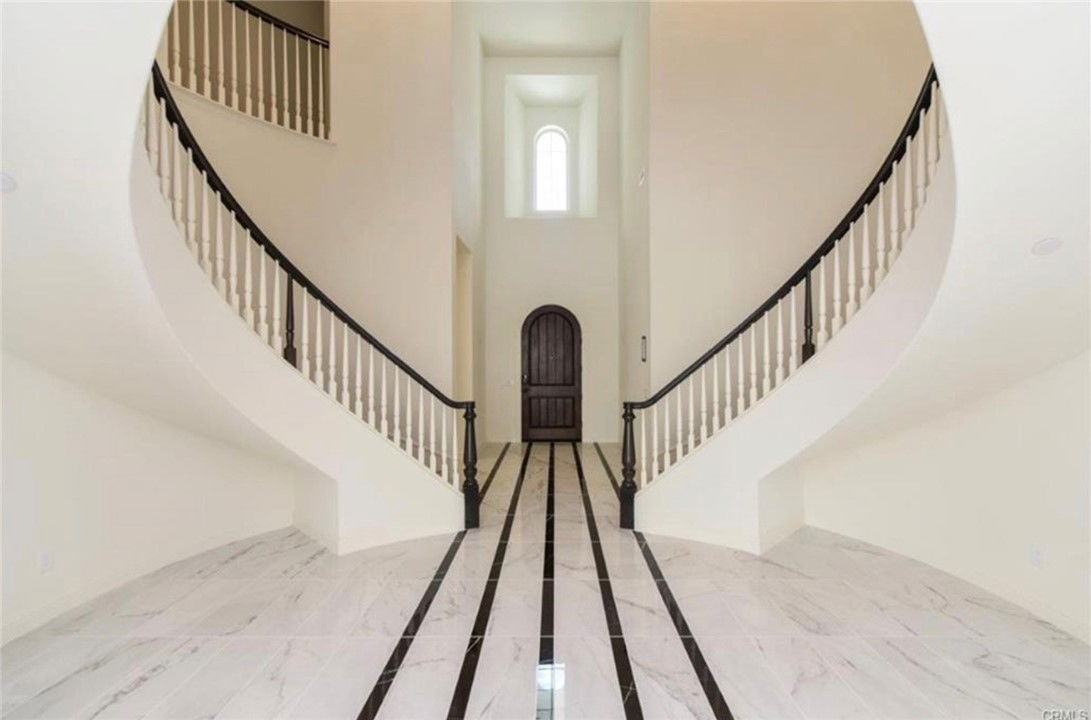 105 Spacial - Photo 4 of 8