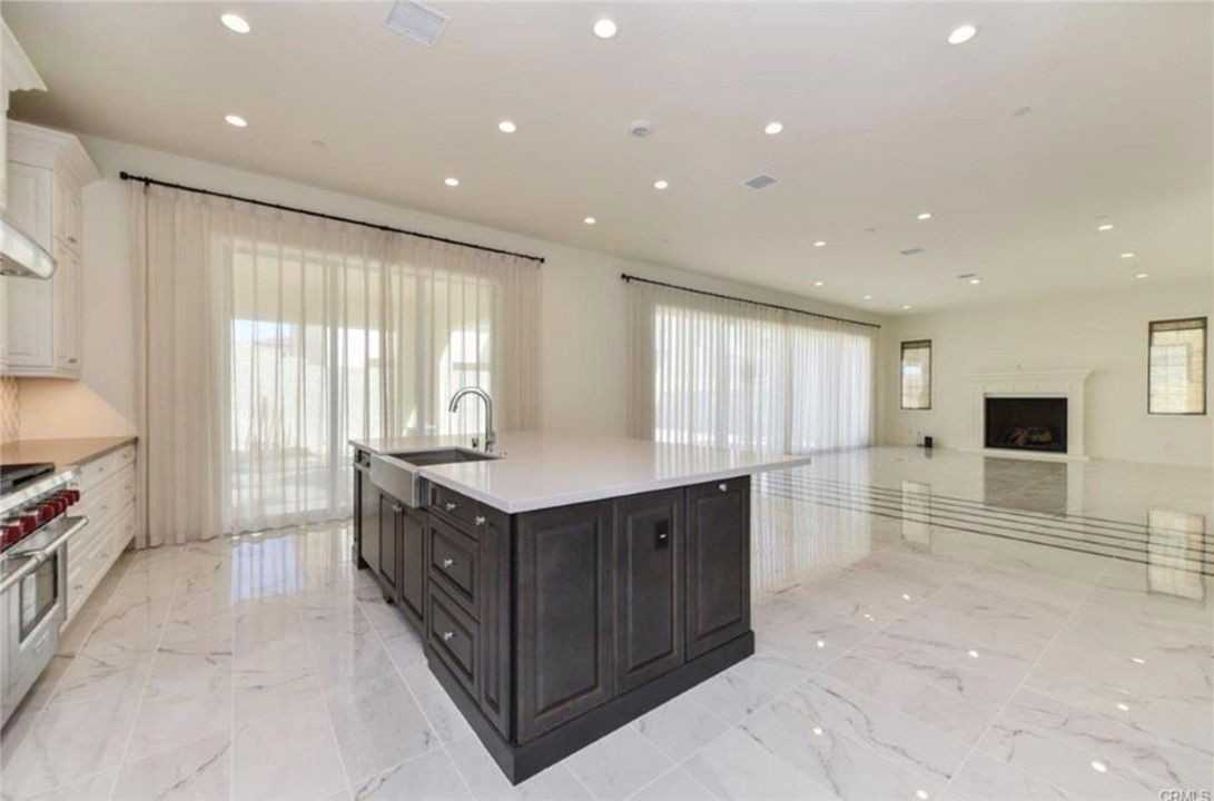 105 Spacial - Photo 6 of 8